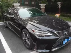 2021 Lexus LS 500h Excellence, чёрный — фото 2