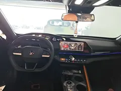 2022 Changan UNI-V 1.5T Premium — фото 10