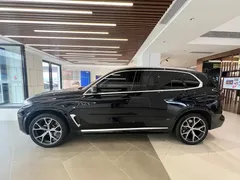 2023 BMW X5 30Li Premium M Sport Package, чёрный — фото 3