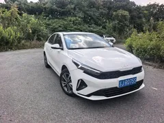 2023 Kia Cerato 1.5L CVT Luxury, белый — фото 3