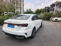 2023 Kia Cerato 1.5L CVT Luxury, белый — фото 5