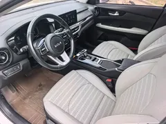 2023 Kia Cerato 1.5L CVT Luxury, белый — фото 7