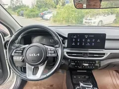 2023 Kia Cerato 1.5L CVT Luxury, белый — фото 12