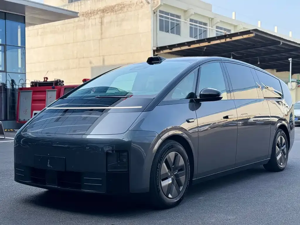 2024 Li Auto MEGA Ultra