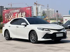 2021 Toyota Camry 2.5G Luxury, белый — фото 3
