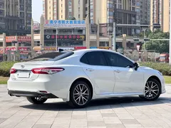 2021 Toyota Camry 2.5G Luxury, белый — фото 4
