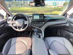 2021 Toyota Camry 2.5G Luxury, белый — фото 11