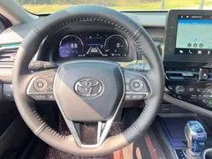 2021 Toyota Camry 2.5G Luxury, белый — фото 12