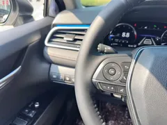 2021 Toyota Camry 2.5G Luxury, белый — фото 13
