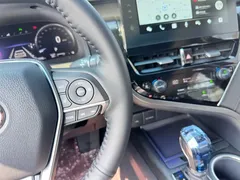 2021 Toyota Camry 2.5G Luxury, белый — фото 14