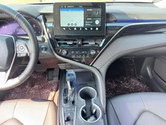 2021 Toyota Camry 2.5G Luxury, белый — фото 17