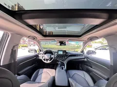 2021 Toyota Camry 2.5G Luxury, белый — фото 18