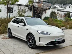 2025 Aito M5 EREV Ultra 4WD, белый — фото 3