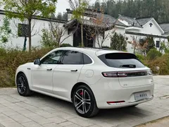 2025 Aito M5 EREV Ultra 4WD, белый — фото 5