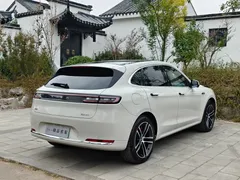 2025 Aito M5 EREV Ultra 4WD, белый — фото 6