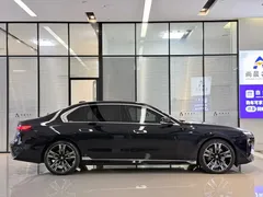 2023 BMW 7 Series 740Li Leading M Sport Package, чёрный — фото 17
