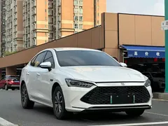 2024 BYD Qin PLUS Honor DM-i PHEV 55km Leading, белый — фото 3