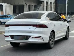 2024 BYD Qin PLUS Honor DM-i PHEV 55km Leading, белый — фото 12