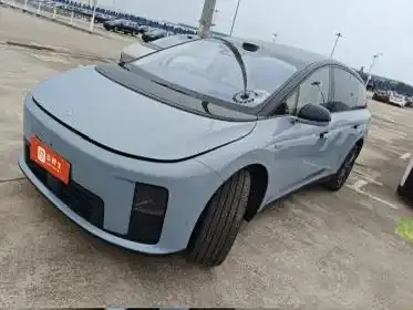 2025 Li Auto i8 Standard