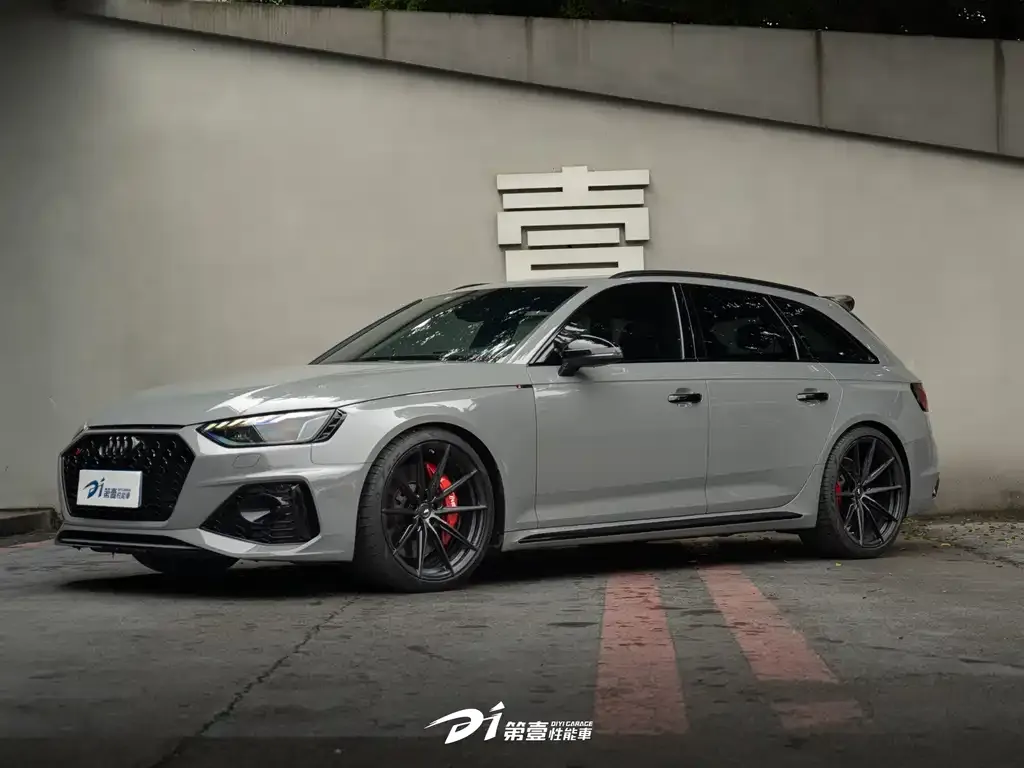 2021 Audi RS 4 Avant Dark Gold
