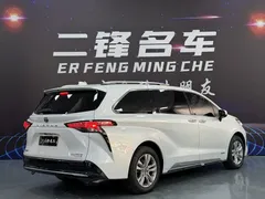 2021 Toyota Sienna 2.5L Hybrid Platinum, белый — фото 4