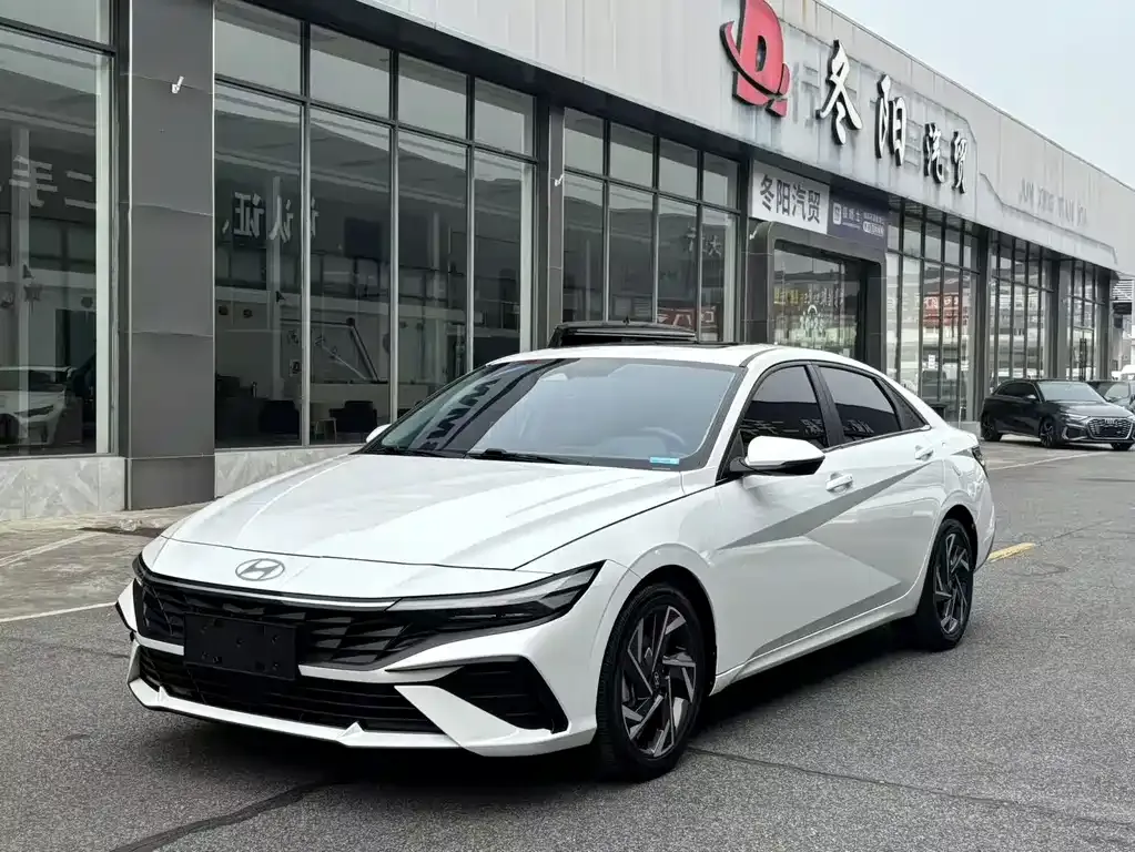 2023 Hyundai Elantra 1.5L CVT LUX Premium