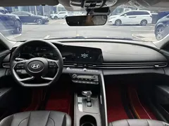 2023 Hyundai Elantra 1.5L CVT LUX Premium, белый — фото 6