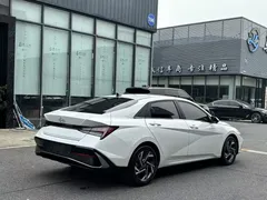 2023 Hyundai Elantra 1.5L CVT LUX Premium, белый — фото 10