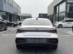 2023 Hyundai Elantra 1.5L CVT LUX Premium, белый — фото 11