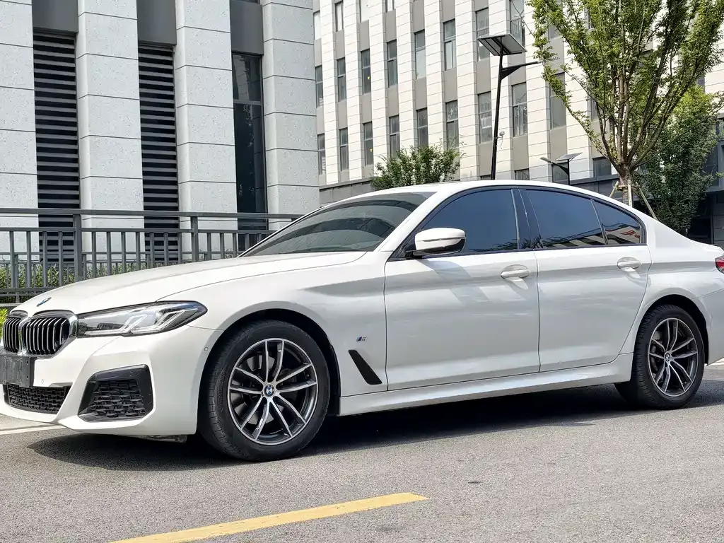 2022 BMW 5 Series 525i M Sport Package