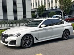 2022 BMW 5 Series 525i M Sport Package, белый — фото 4