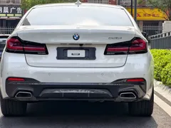 2022 BMW 5 Series 525i M Sport Package, белый — фото 10