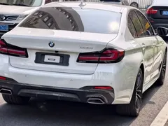2022 BMW 5 Series 525i M Sport Package, белый — фото 11
