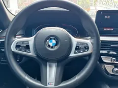 2022 BMW 5 Series 525i M Sport Package, белый — фото 16