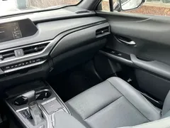 2020 Lexus UX 260h, белый — фото 11