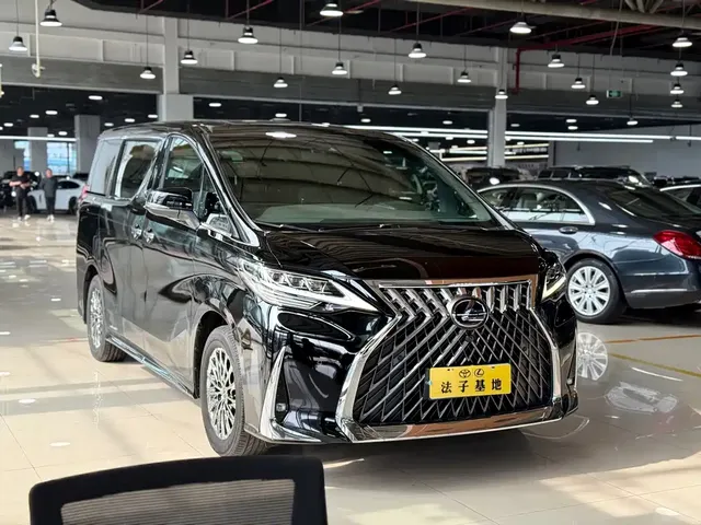2020 Lexus LM 300h 7-seat
