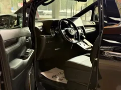 2020 Lexus LM 300h 7-seat, чёрный — фото 6