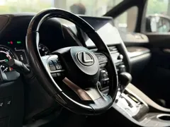 2020 Lexus LM 300h 7-seat, чёрный — фото 7