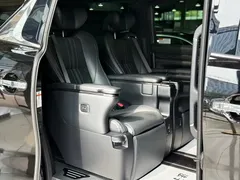 2020 Lexus LM 300h 7-seat, чёрный — фото 12