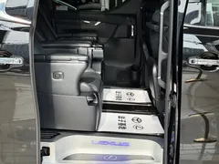 2020 Lexus LM 300h 7-seat, чёрный — фото 13
