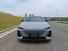 2022 Changan UNI-V 1.5T Premium — фото 2