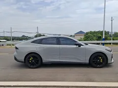 2022 Changan UNI-V 1.5T Premium — фото 10