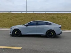 2022 Changan UNI-V 1.5T Premium — фото 11