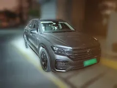 2021 Volkswagen Touareg 3.0TSI Black Sport Package — фото 3