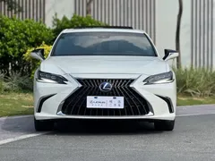 2021 Lexus ES 300h Premium, белый — фото 2