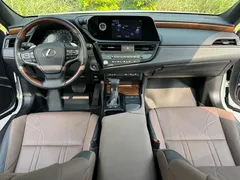 2021 Lexus ES 300h Premium, белый — фото 6