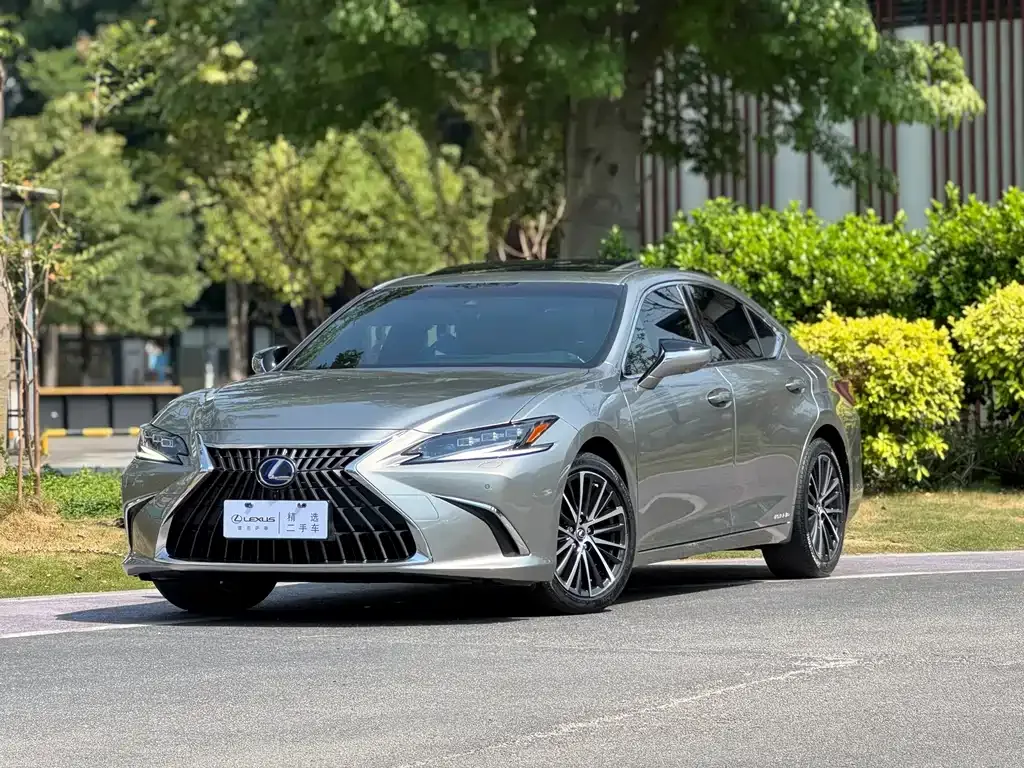 2021 Lexus ES 300h Hybrid Premium