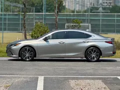 2021 Lexus ES 300h Hybrid Premium — фото 3