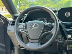 2021 Lexus ES 300h Hybrid Premium — фото 9