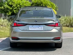 2021 Lexus ES 300h Hybrid Premium — фото 15
